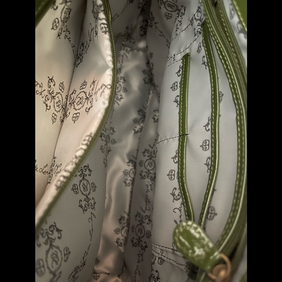 Fun 60’s Vibe Kate Landry Green and Cream Bag with Lots of Pockets - Picture 10 of 15